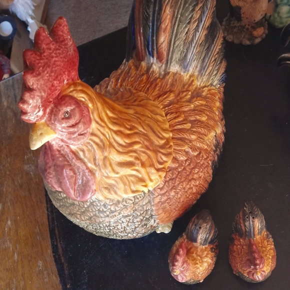 Red Hen Cookie Jar and Chicks Salt and Pepper set - Picture 1 of 4
